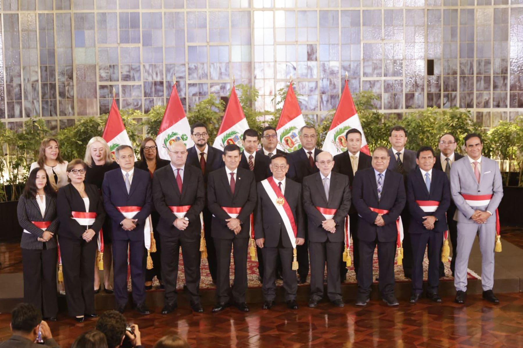 Nombran Gabinete Ministerial de última hora para voto de confianza