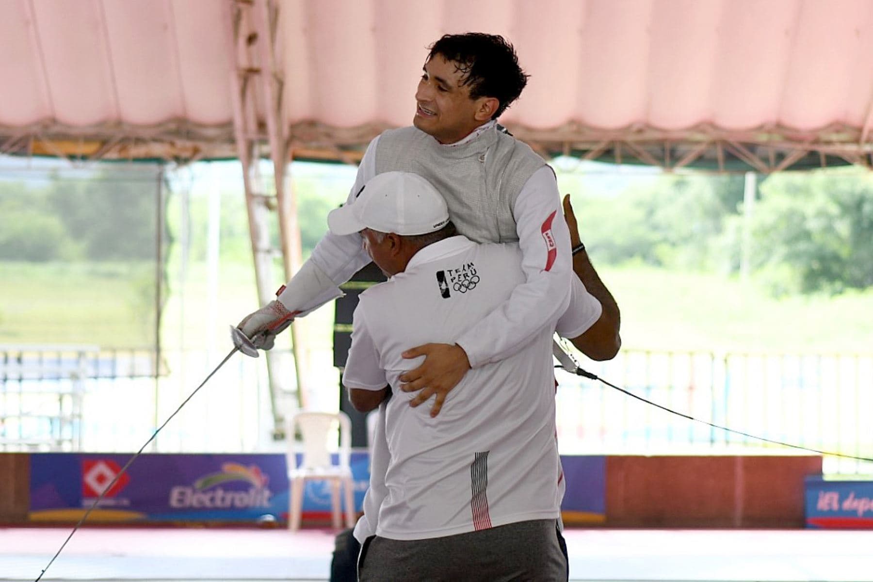 Selección de esgrima gana medallas de oro y plata en Bolivarianos