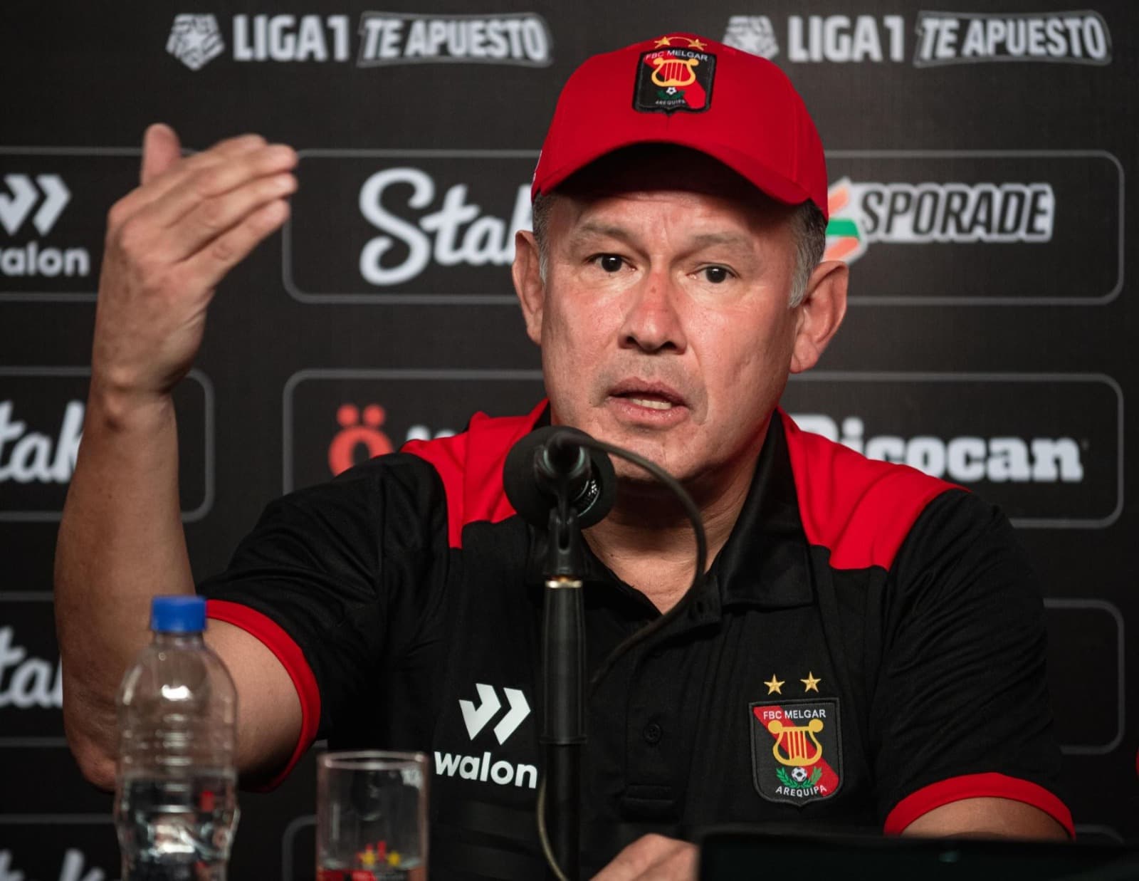 Reynoso afirma que el plantel del FBC Melgar no está cerrado