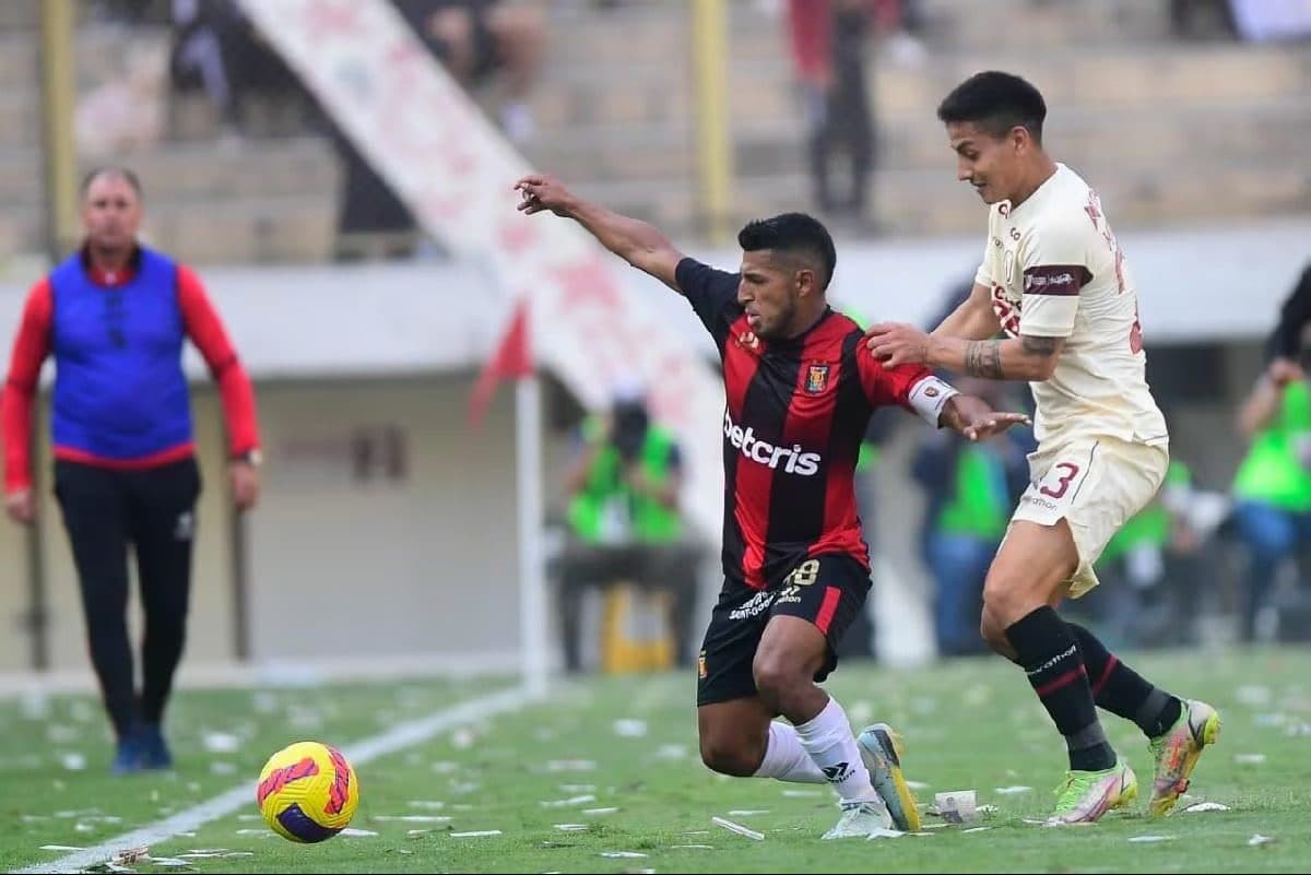 FBC Melgar busca un triunfo hoy ante Universitario en Lima