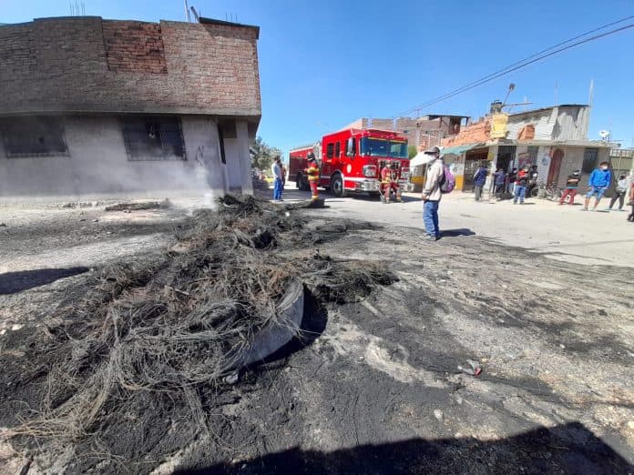 Arequipa: Desalojo en Cerro Colorado casi termina en tragedia