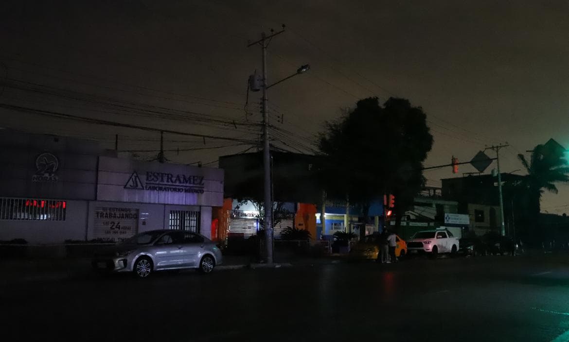 Apagones de 11 horas en Ecuador debido a crisis