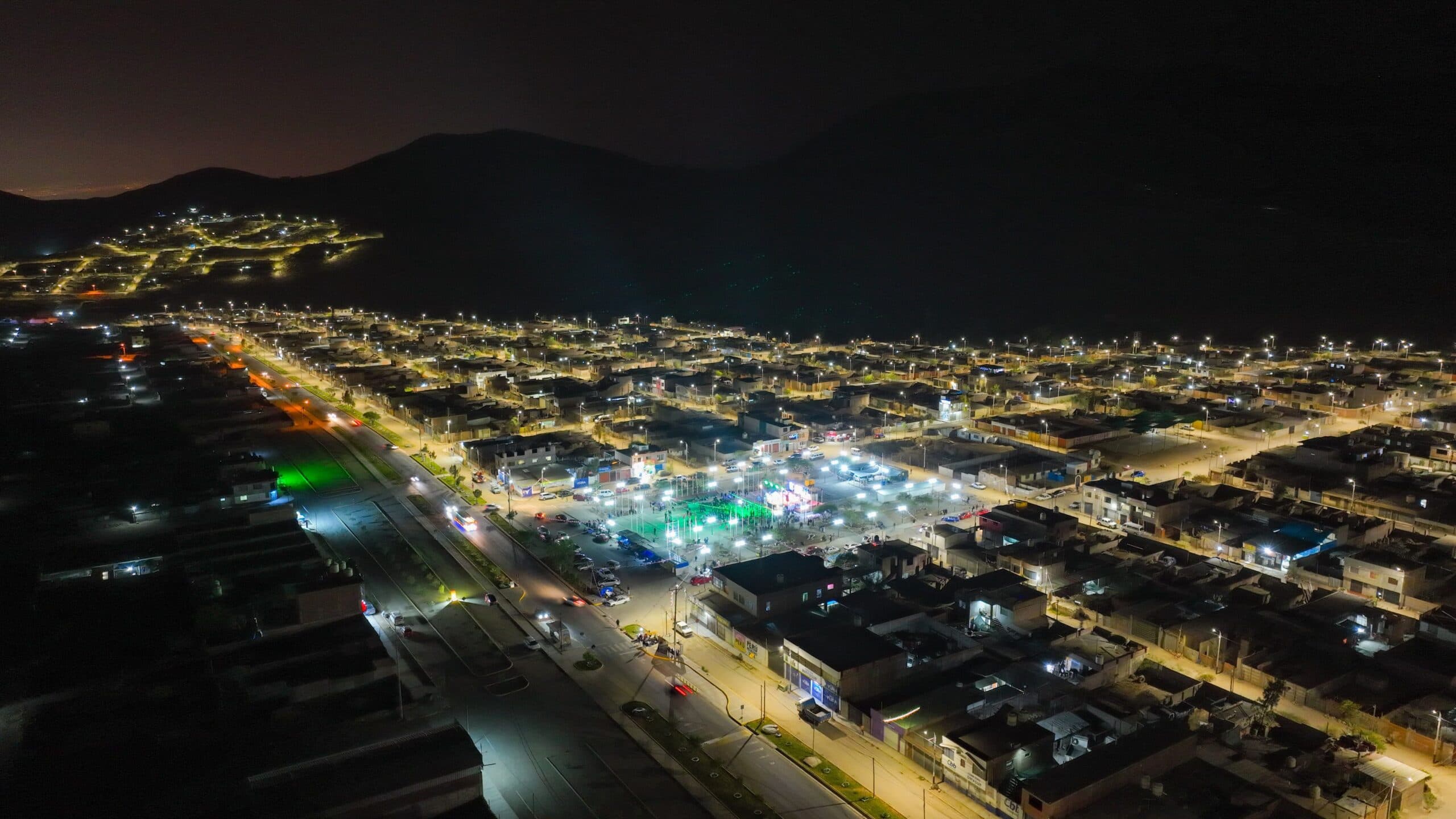 Más de 31 mil familias acceden por primera vez al servicio de energía eléctrica