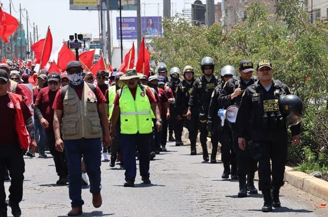 Policía y protestantes firmaron acuerdo contra las agresiones