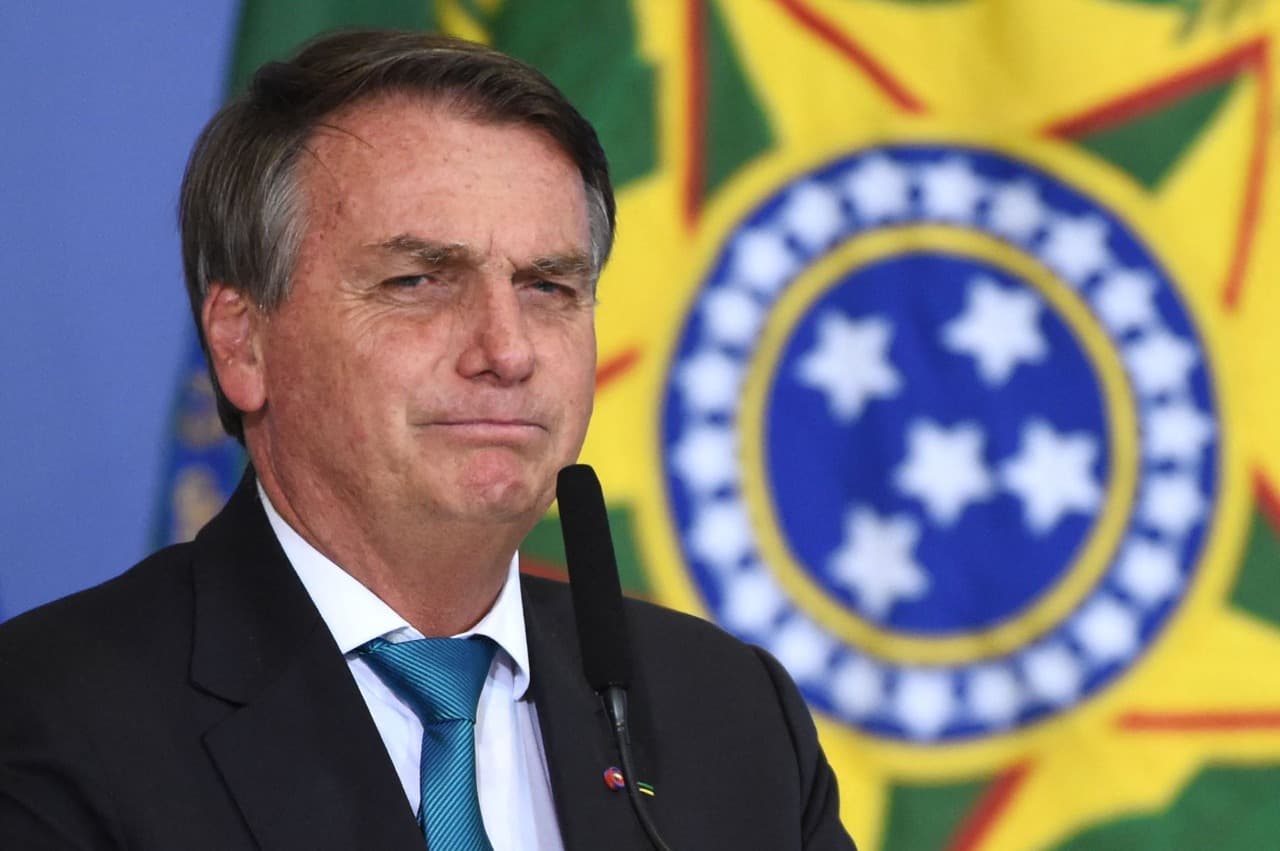 Bolsonaro fue hospitalizado de urgencia