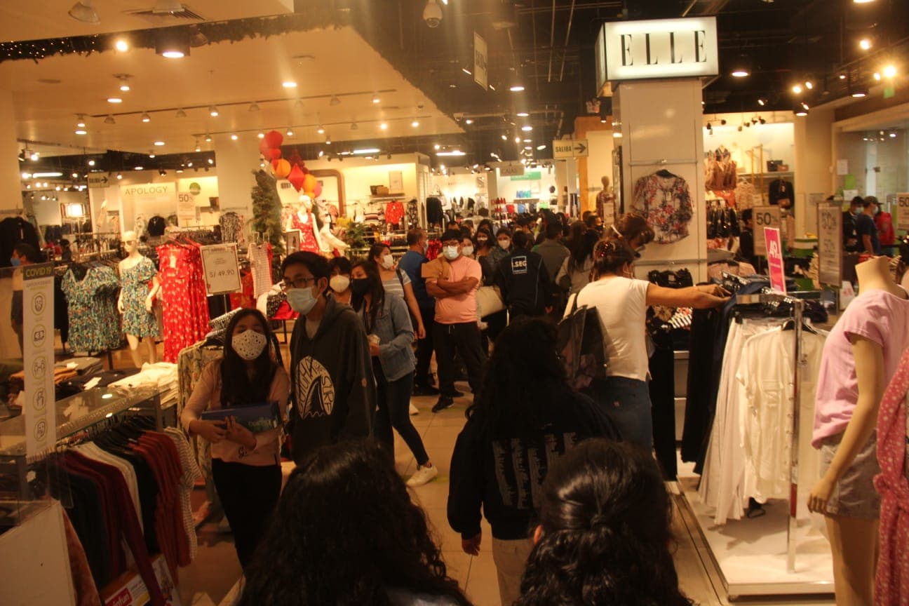 Comando COVID-19 observó aforo en mall de Paucarpata