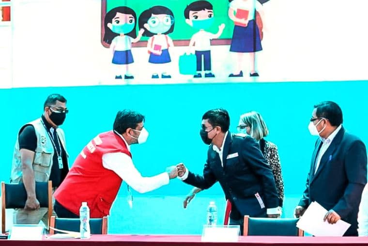 Se unen por el buen inicio del año escolar