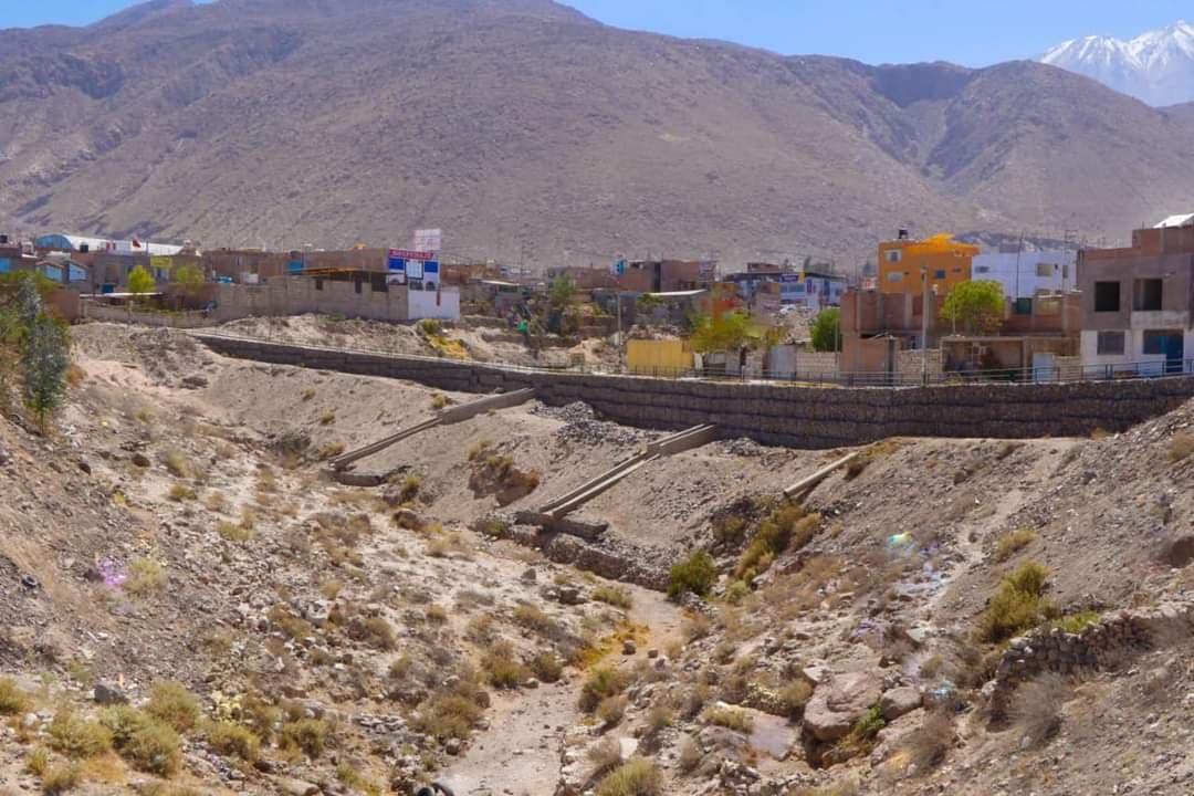 Concluyen muros de contención y obra vial