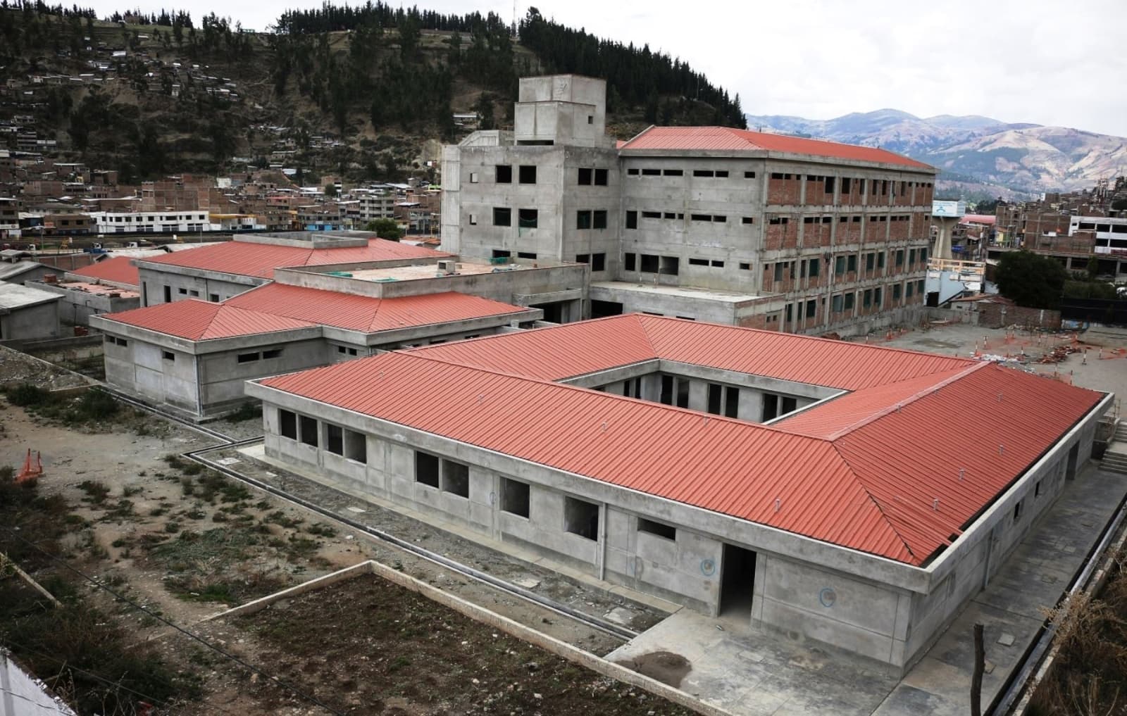 Arequipa: Hospitales del sur sin concluir
