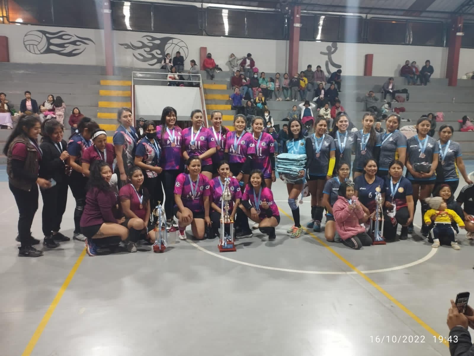 Fútbol y vóleibol brillan en torneo miraflorino