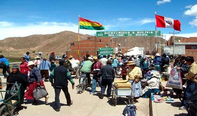 Bolivianos culpan a Perú por escasez de alimentos en su país