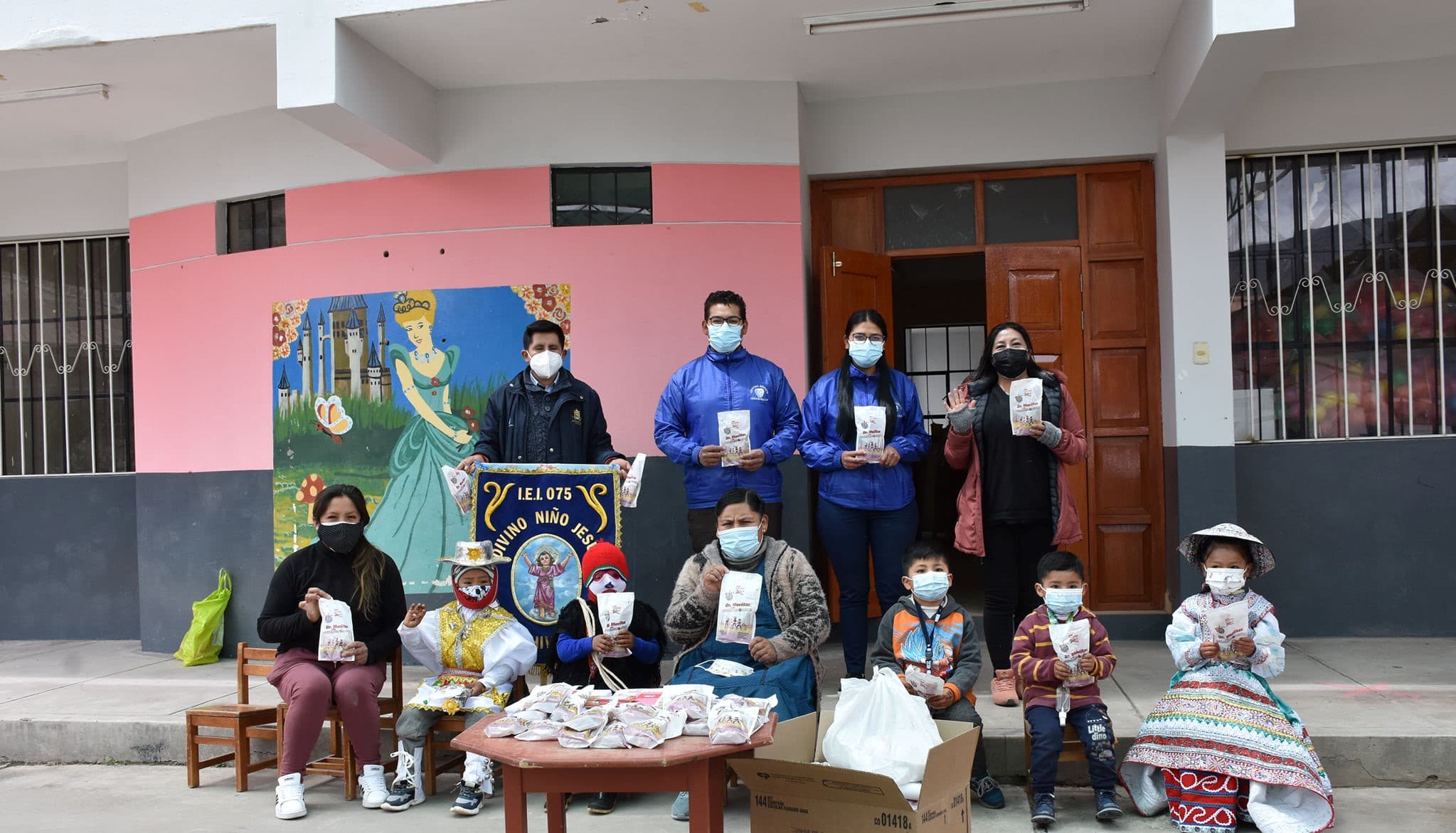 Entregan kits de higiene bucal a colegios de Chivay