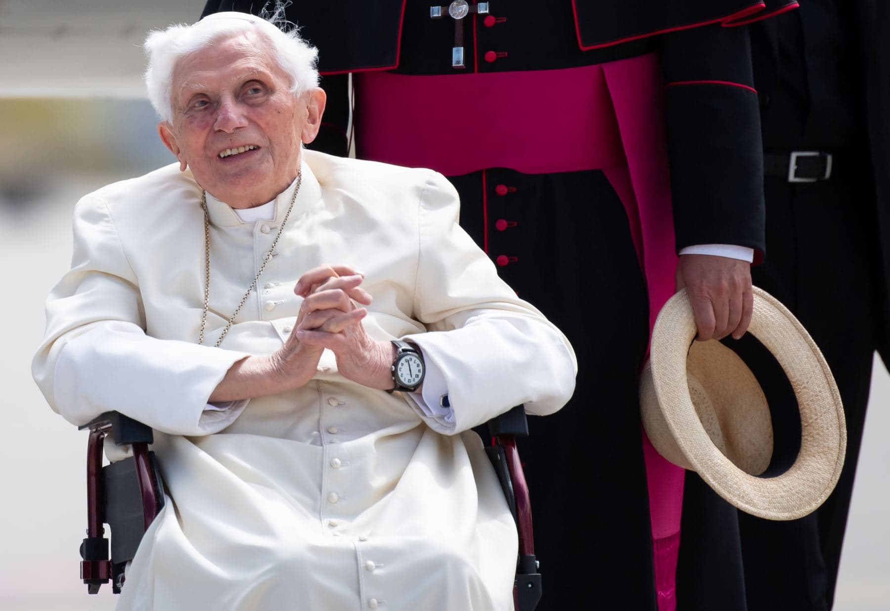 Papa Benedicto XVI pide perdón por los abusos y errores