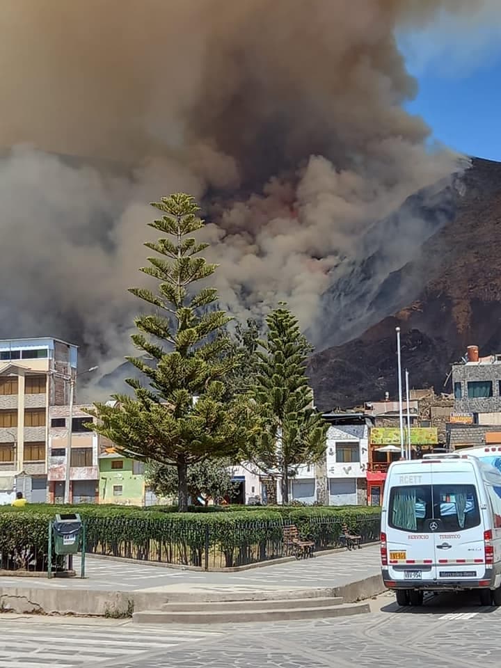Terreno de agreste dificulta tareas contra incendio forestal