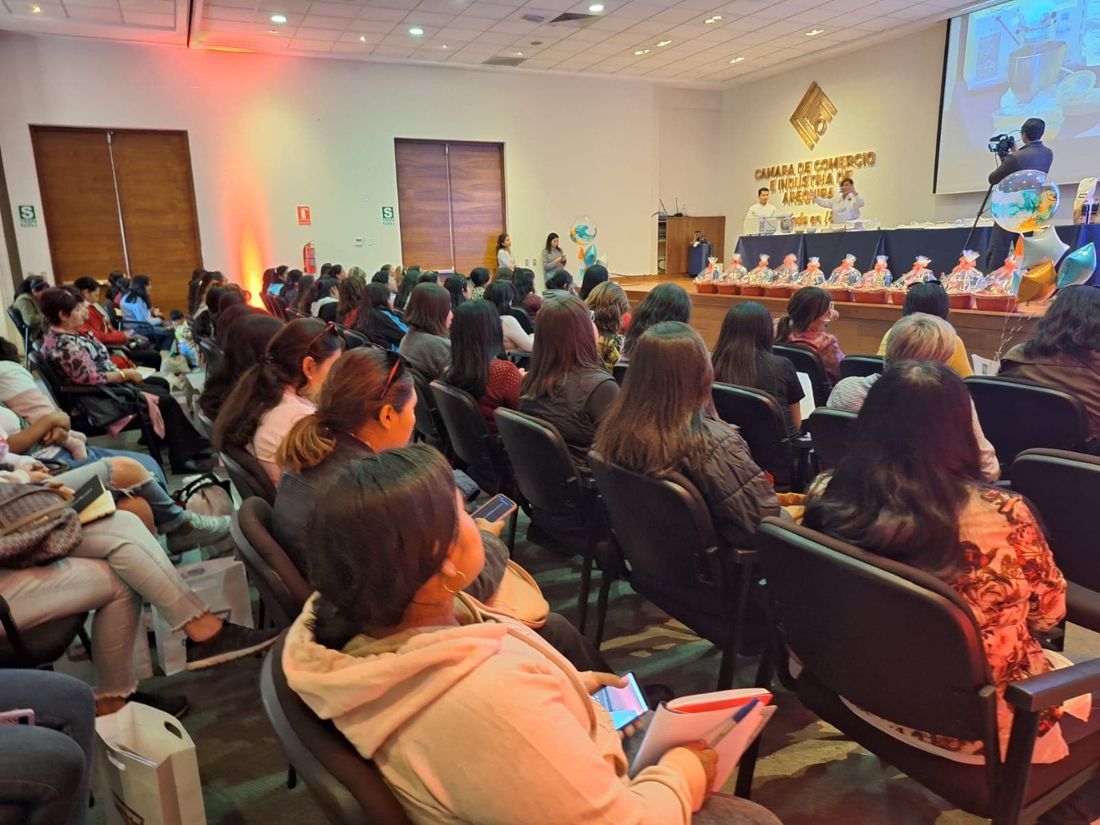 “Ruta de Oro 2024” de Alicorp capacita a más de 100 reposteras en Arequipa