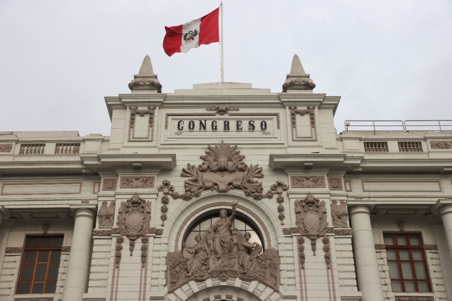 Empresas con sentenciados por corrupción no contratarían con el Estado
