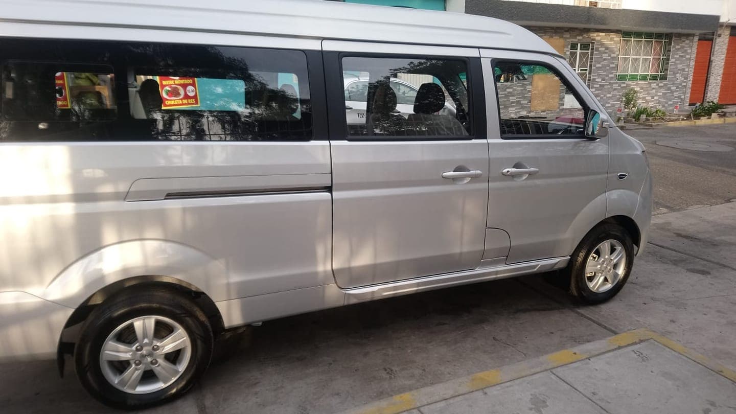 Arequipa: mujeres "pepean" a conductor y roban su camioneta