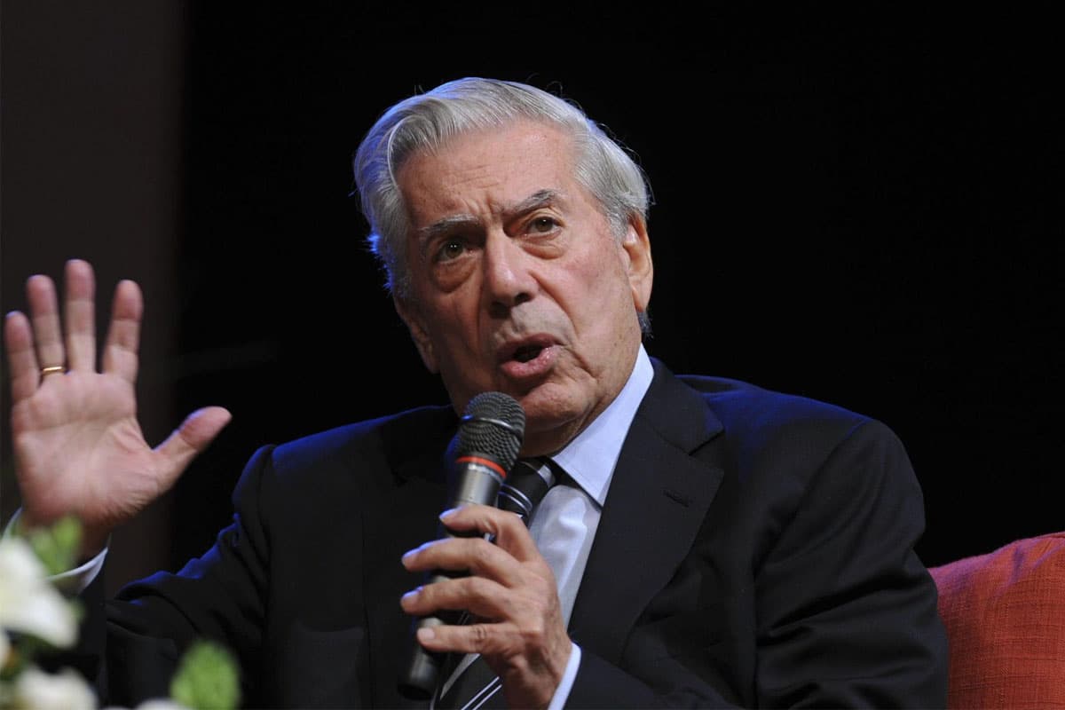 Vargas Llosa espera que presidencia de Petro sea un “accidente enmendable”