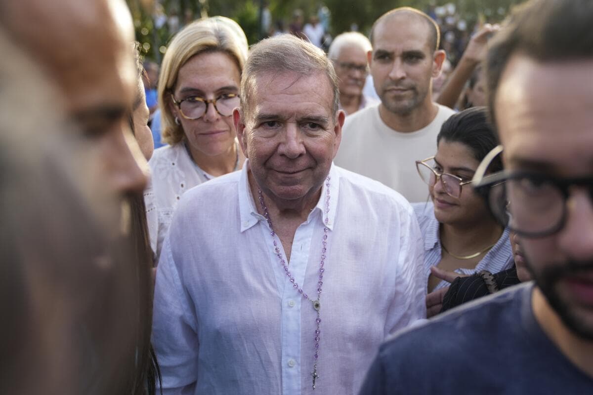 Fiscalía cita para este lunes al opositor Edmundo Gonzales
