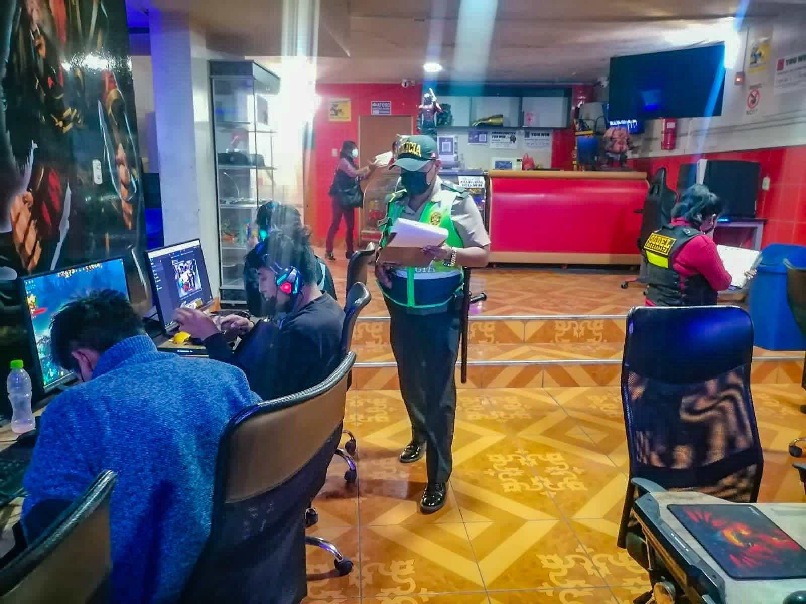 Clausuran cabina de internet informal en Paucarpata