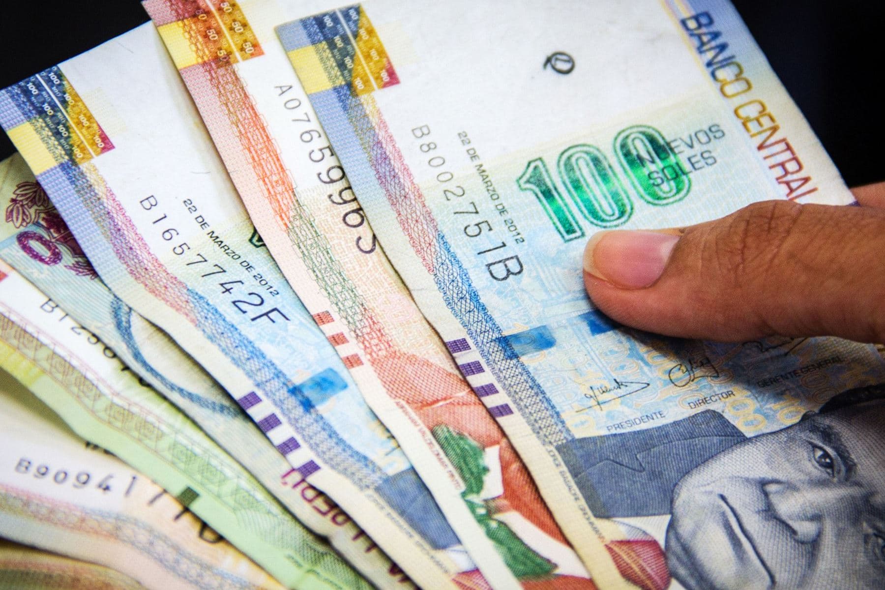 AFP:Comisión del Congreso aprueba traslado de fondos a bancos y cajas