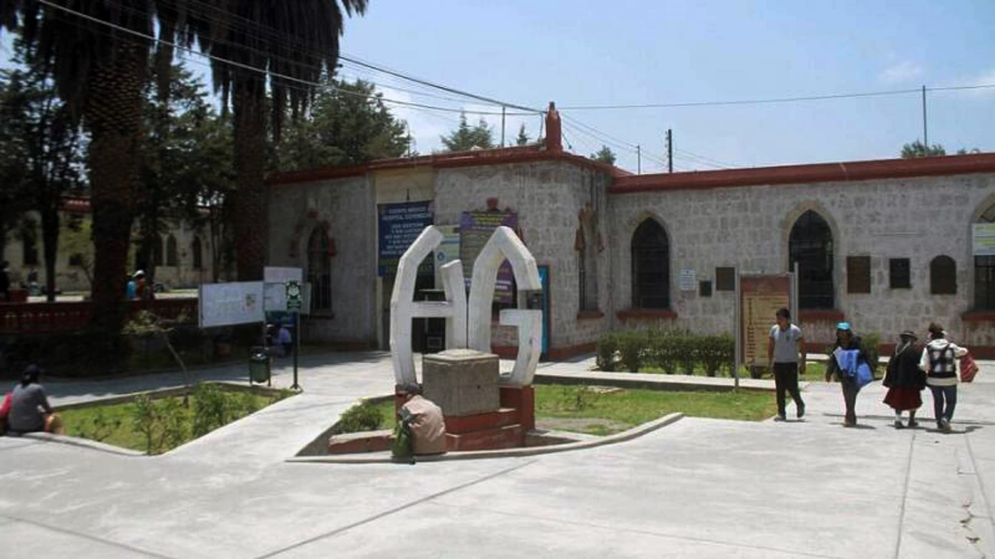 Hallan medicamentos guardados en baños del hospital Goyeneche