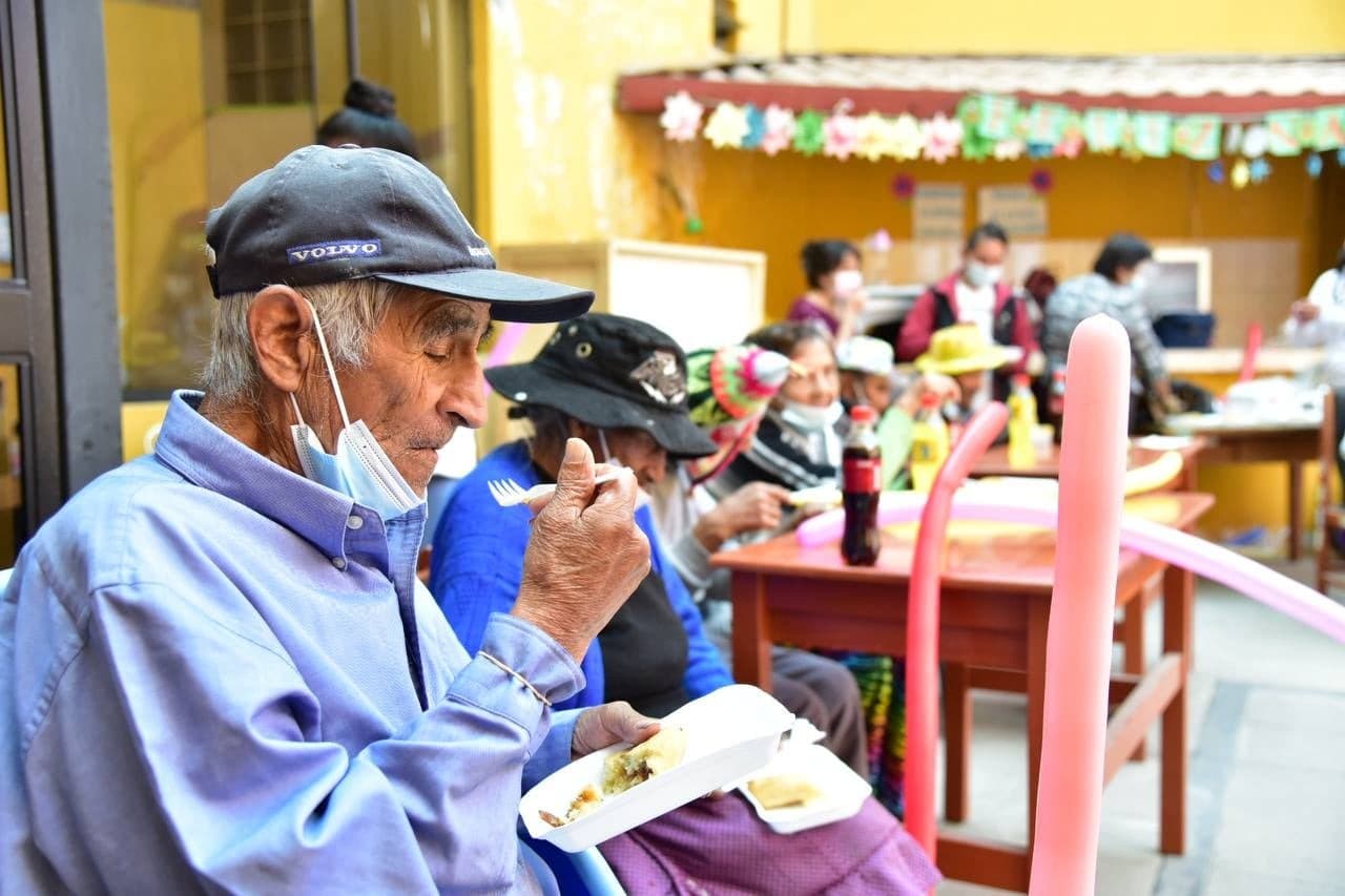 Arequipa: abuelitos del albergue Ayllu Wasi reciben atención médica