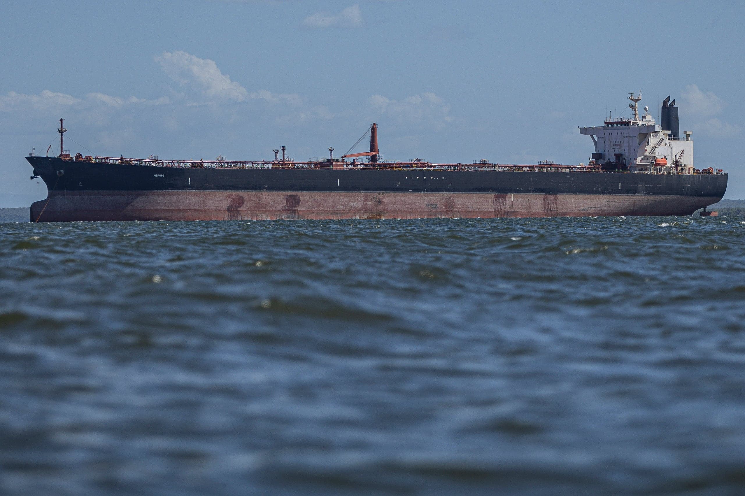 Estatal venezolana negocia la venta de petróleo con EE. UU.