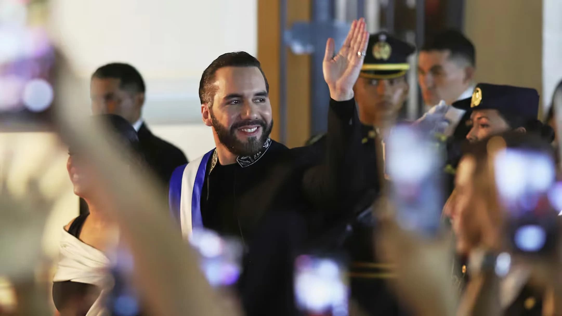 Congreso de El Salvador aprueba reelección presidencial inmediata