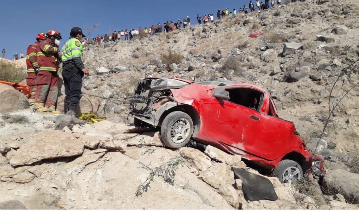 Arequipa-La Joya: Accidente ciega la vida de dos mujeres