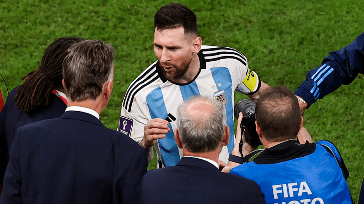 Piden a Messi que se disculpe por cánticos contra Francia