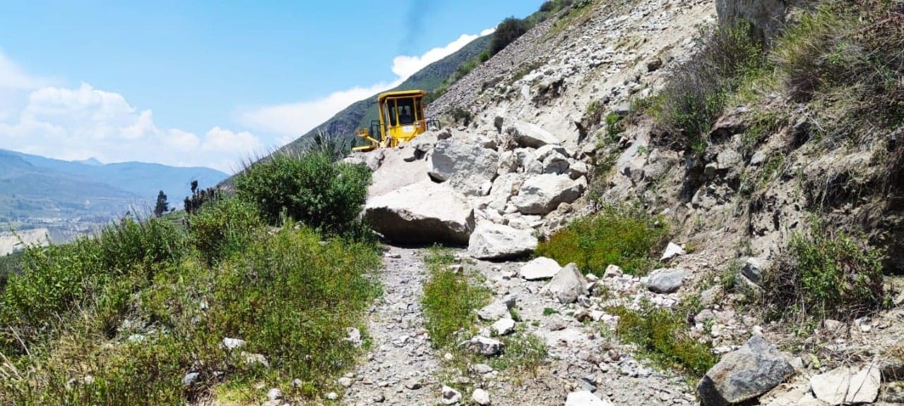 Continúan limpieza y supervisan daños en Pinchollo y Cabanaconde