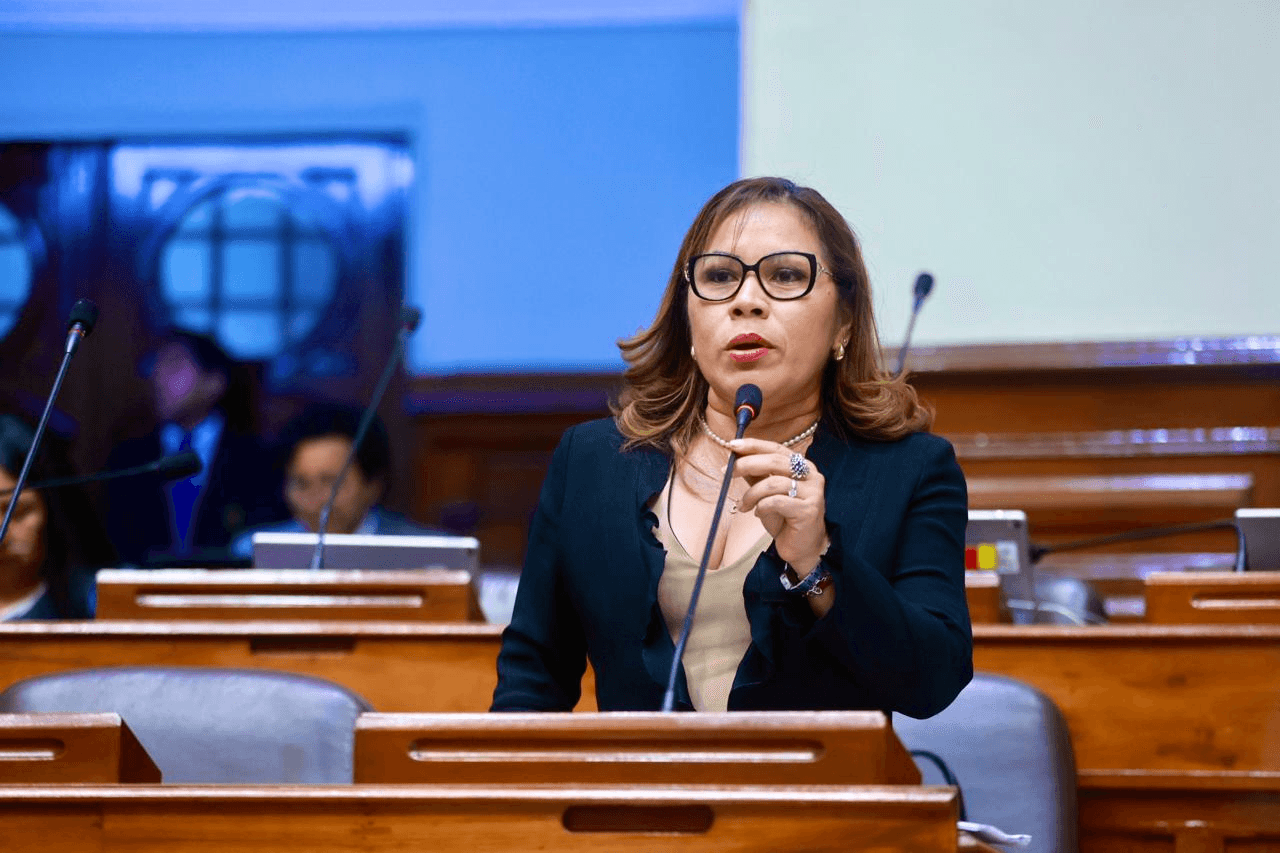 Vinculan a congresista Francis Paredes a red de corrupción