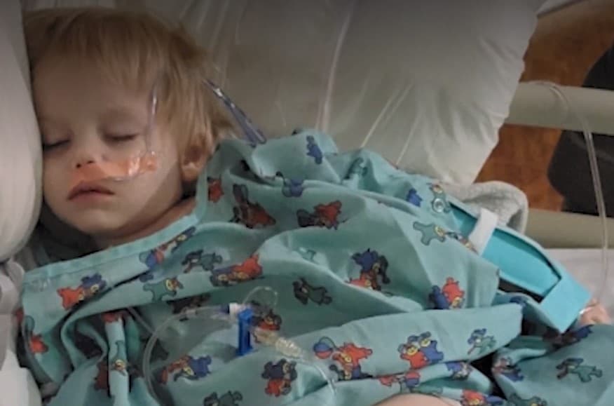 EE. UU.: niño de 2 años casi muere por ingerir bolas magnéticas