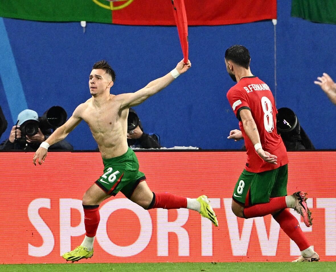 Portugal venció 2-1 a República Checa en un partido ajustado