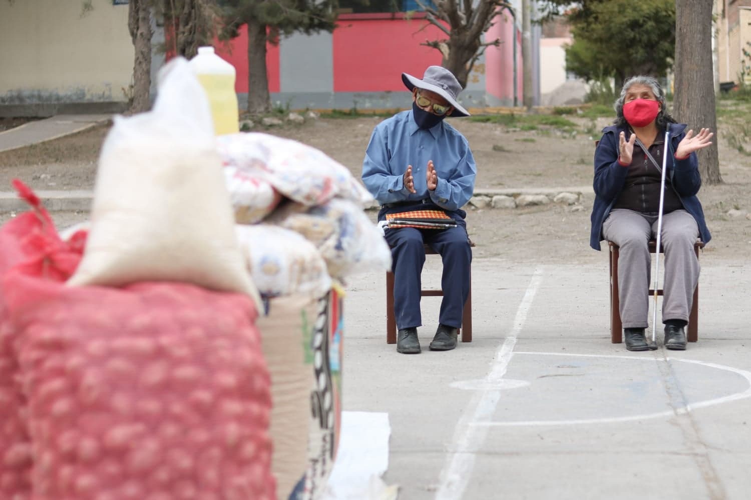 Arequipa: Olla común para invidentes recibe donaciones