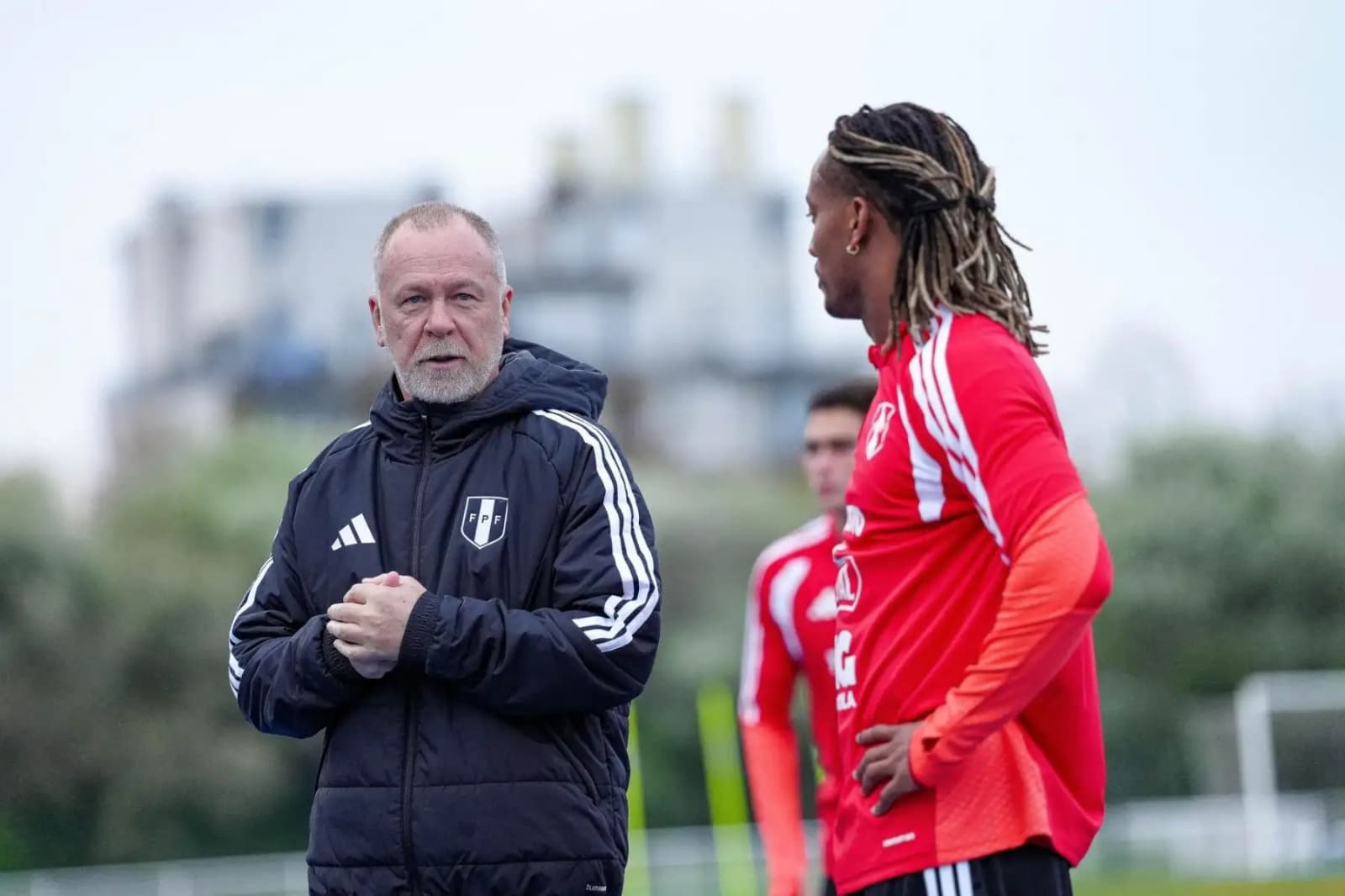 Selección peruana entrena en París bajo el mando de Menezes