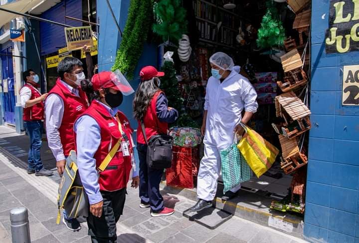 Fiscalizan comercio por fiestas de fin de año
