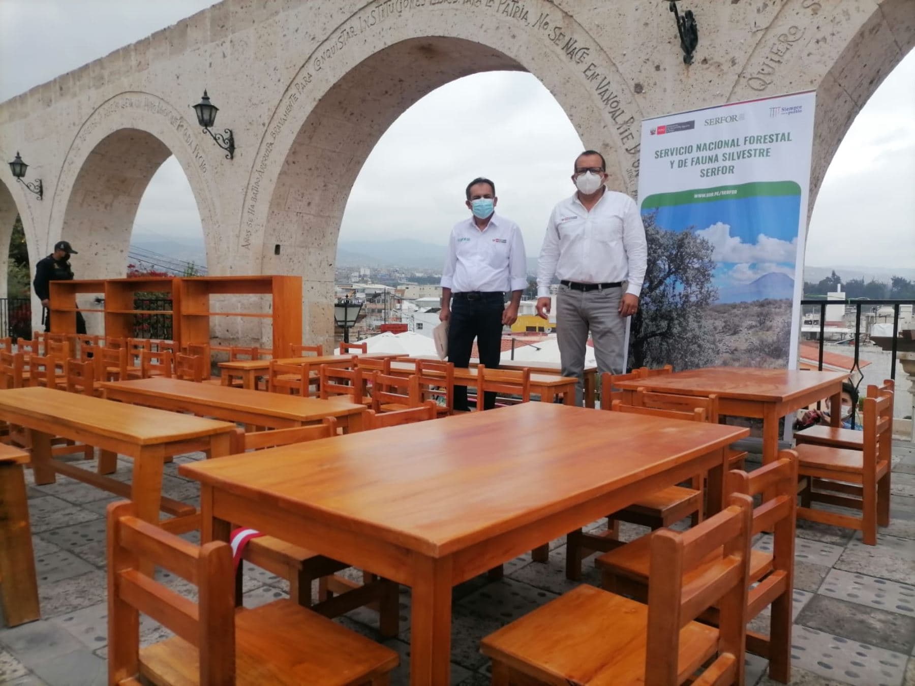 Diez colegios de Yanahuara tendrán mobiliario escolar nuevo