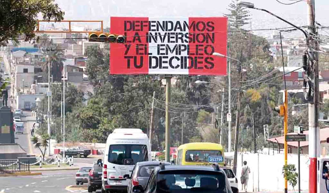 Arequipa: aparecen paneles contra Castillo en avenidas
