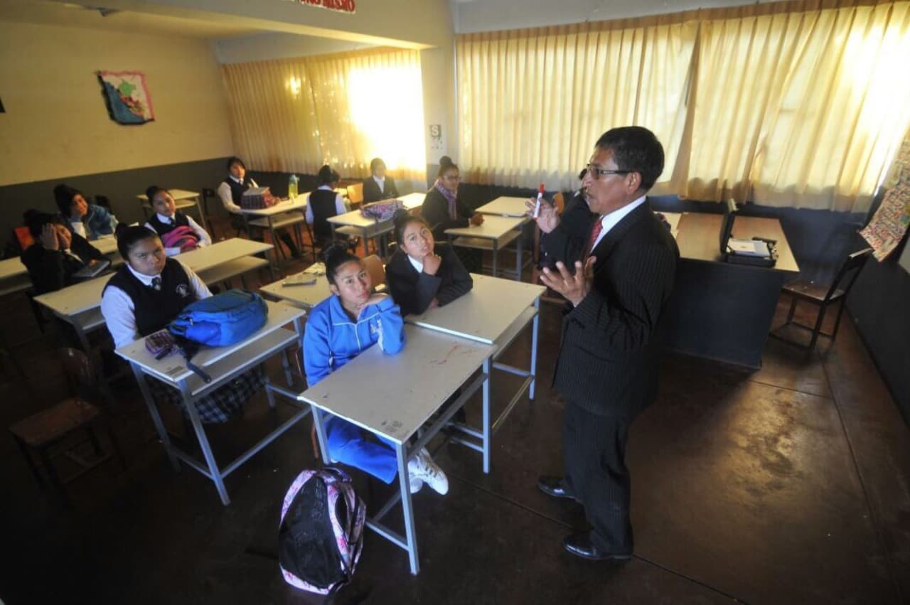 Pagarán deuda social a profesores de Arequipa