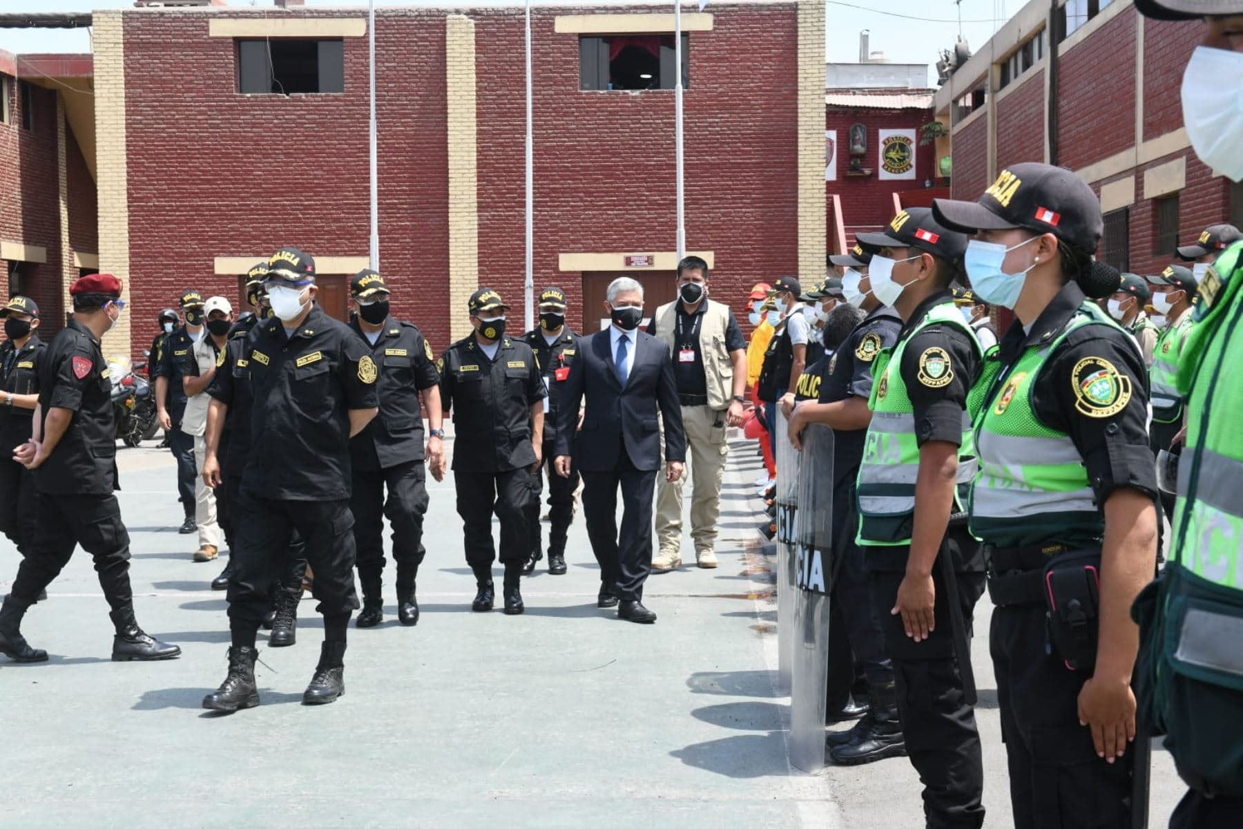Más de 106 000 efectivos policiales resguardarán los locales de votación