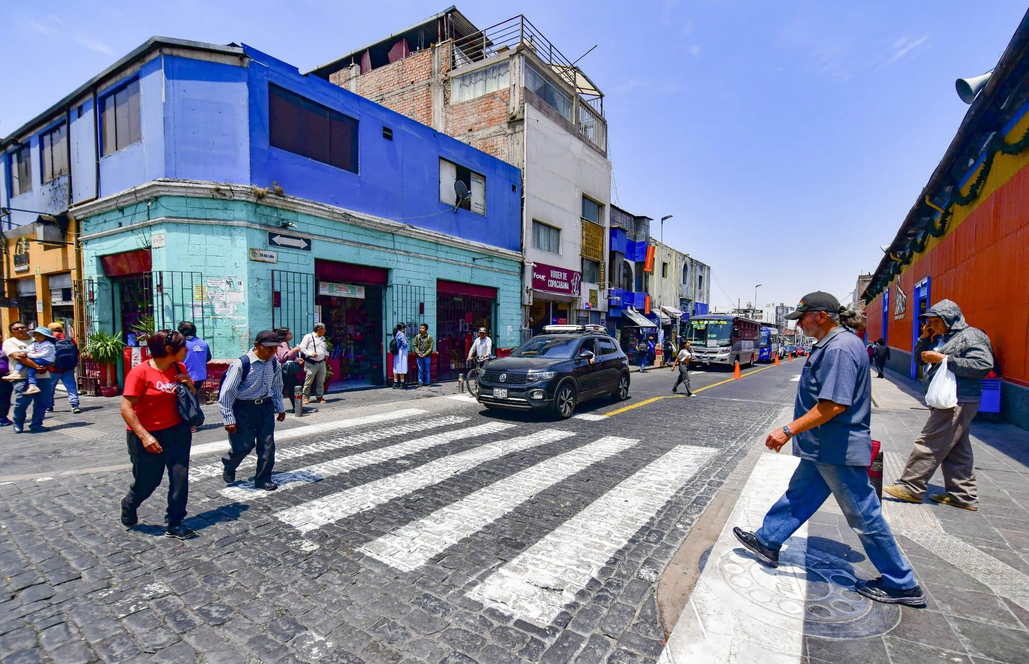 Rechazan plaqueo a vehículos particulares en Centro Histórico