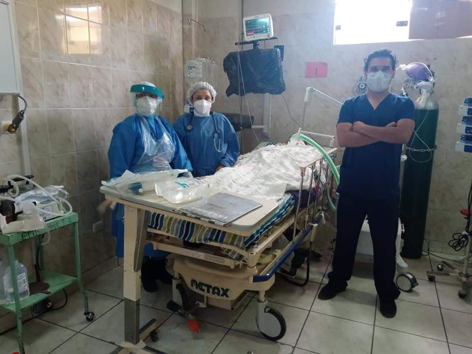 Médicos del Hospital Goyeneche realizan hemodiálisis