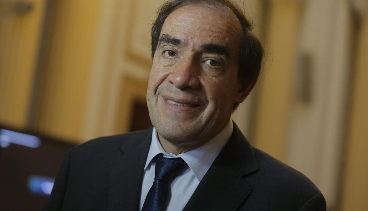 Yonhy Lescano se mantiene primero en intención de voto