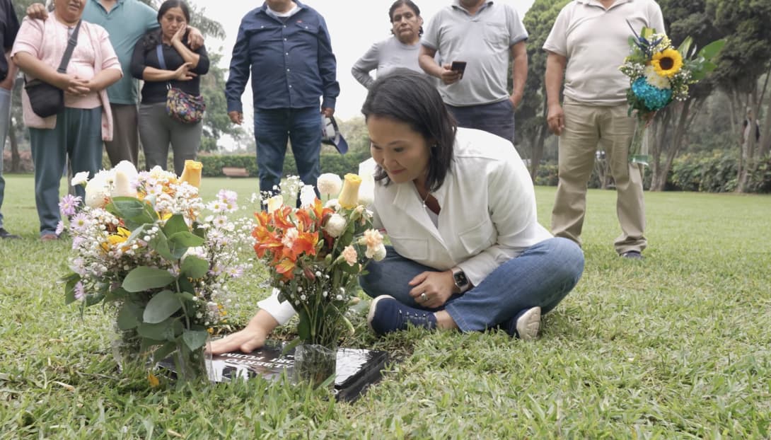 Keiko celebra con militantes antes de que la ONPE cierre el conteo