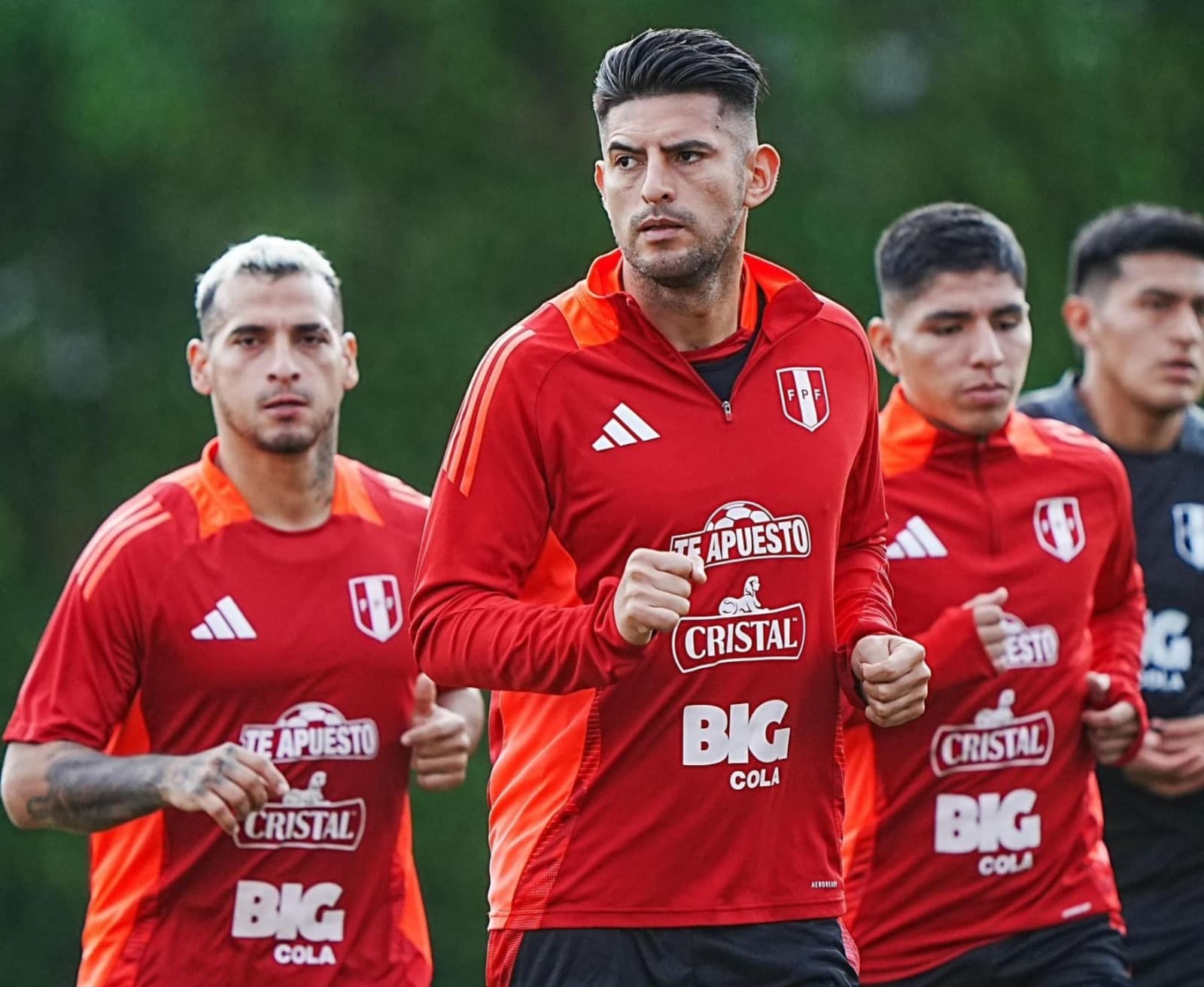 Selección peruana entrena con miras a enfrentar a Argentina