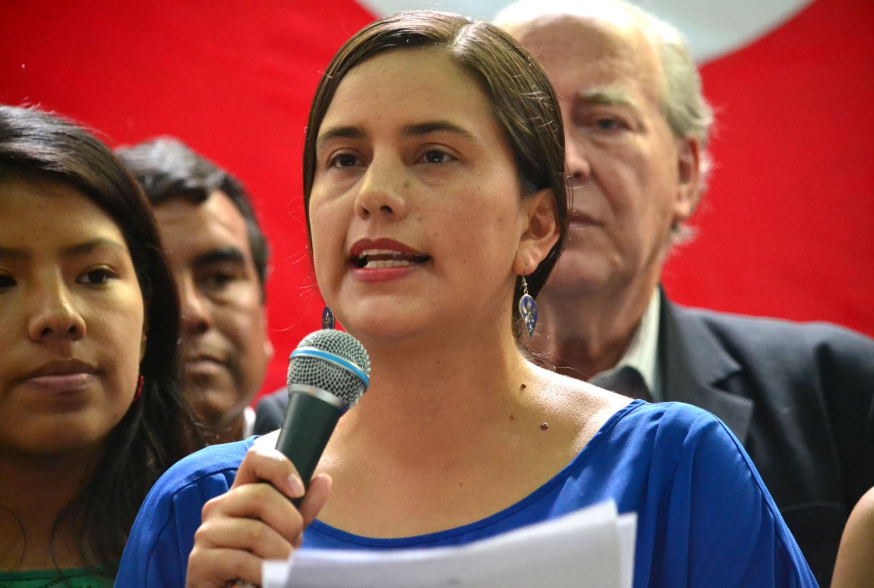Verónika Mendoza continúa en la contienda electoral