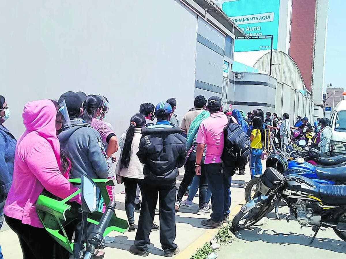 Incomodidad en vacunatorios de Arequipa