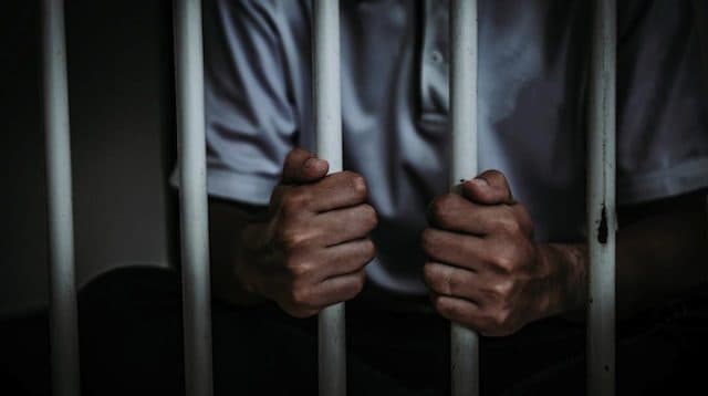 Sentencian a 2 acusados de robo agravado